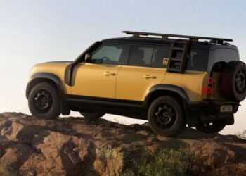 H Land Rover άλλαξε στρατηγική για το μικρό Defender