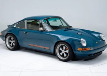 Στο σφυρί μια υπέροχη Singer 911