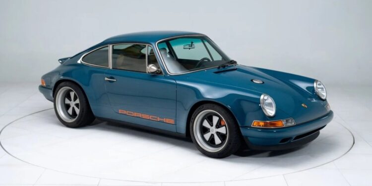 Στο σφυρί μια υπέροχη Singer 911