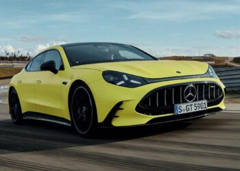 Η Mercedes-AMG GT 4-Door Coupe είναι πρωταθλήτρια στη φόρτιση
