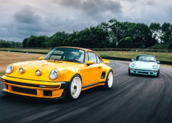Η Singer απογειώνει την κλασική 911 με τον κινητήρα Cosworth