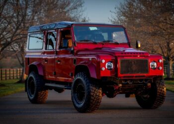 Ένα κλασικό Defender σε τιμή supercar (+ video)