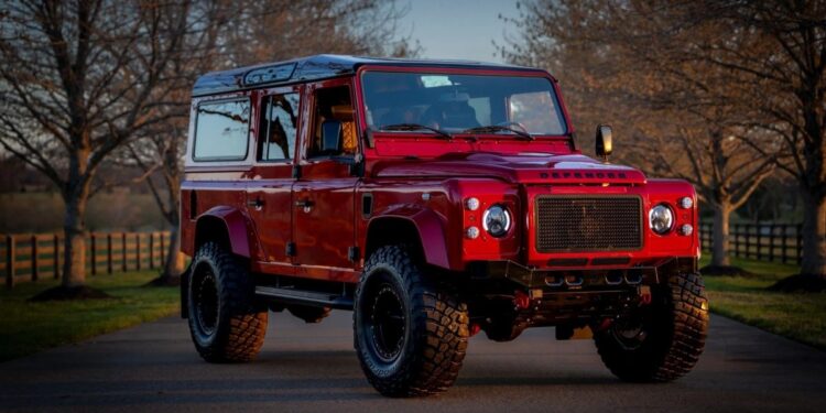 Ένα κλασικό Defender σε τιμή supercar (+ video)