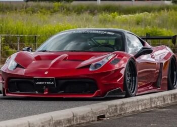 Η Liberty Walk μεταμόρφωσε αυτή τη Ferrari 458 σε widebody supercar