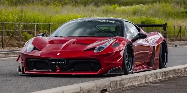 Η Liberty Walk μεταμόρφωσε αυτή τη Ferrari 458 σε widebody supercar