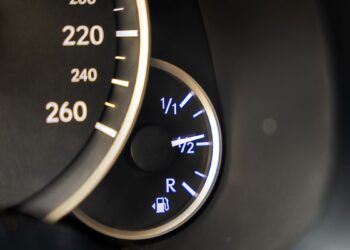 Πόσο ακριβής είναι ο δείκτης καυσίμου σου και γιατί δεν πρέπει να τον εμπιστεύεσαι