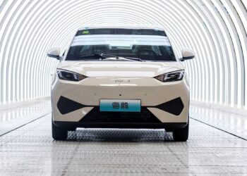 Η BYD θέλει να ξεπεράσει την Toyota