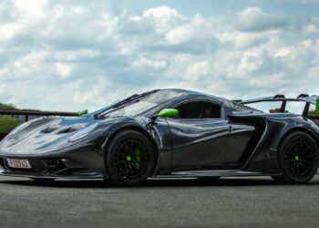 Το λιθουανικό supercar Rhino RR01 είναι γεγονός