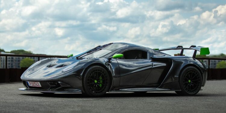 Το λιθουανικό supercar Rhino RR01 είναι γεγονός