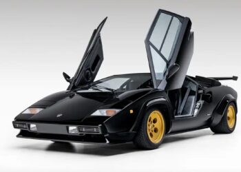 Μια σπάνια Lamborghini Countach βγαίνει σε δημοπρασία