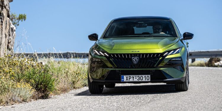 Δοκιμή: Peugeot 408 1.2 Hybrid 145 HP e-DCS6