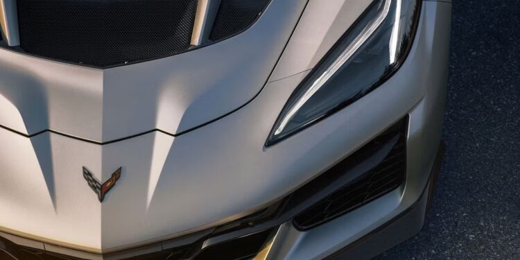Chevrolet Corvette ZR1: Ξεφλουδίζει το χρώμα σε ταχύτητες άνω των 290 χλμ./ώρα