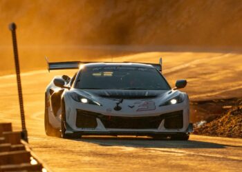«Βασίλισσα» του Pikes Peak και η Corvette ZR1X
