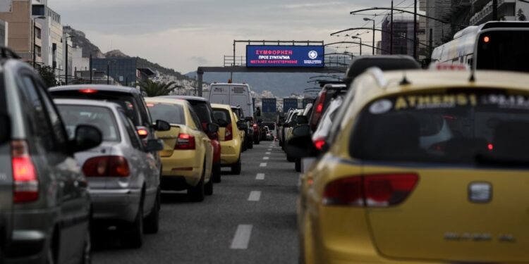 Ιστορική μείωση στα θανατηφόρα τροχαία στην Ελλάδα το 2025