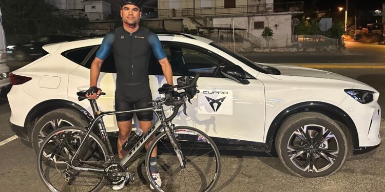 Νέο παγκόσμιο ρεκόρ για τον Σπύρο Χρυσικόπουλο με τριαθλητική διαδρομή 750 χιλιομέτρων