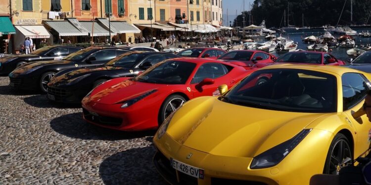 Η μεγαλύτερη απόβαση Ferrari στην ιστορία της χώρας