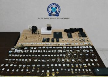 Άρπαξαν 40.000 από ηλικιωμένη στη Βάρη με το κόλπο του ΔΕΔΔΗΕ – Δύο συλλήψεις σε κατάστημα-βιτρίνα στο Ζεφύρι