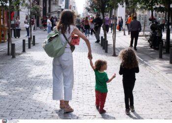 Έως τις 30 Ιουνίου η ενίσχυση των 150 ευρώ ανά παιδί – Δικαιούχοι, ποσά και τρόπος καταβολής