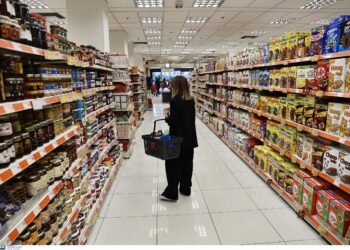 Συμφωνία κυβέρνησης και αγοράς για τις τιμές: Σταθερές το καλοκαίρι, μειώσεις από Σεπτέμβριο