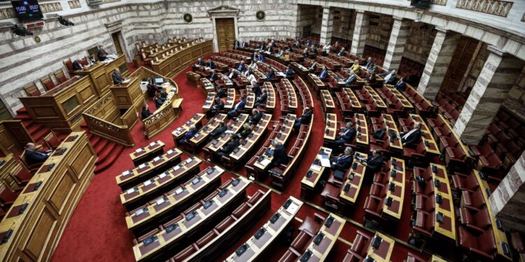 Οι τρεις παρεμβάσεις που φέρνει η πρόταση της ΝΔ για τη συνταγματική αναθεώρηση