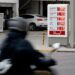«Ασανσέρ» τα καύσιμα: Το πετρέλαιο φτάνει τα 100 δολάρια το βαρέλι, αβεβαιότητα για τις τιμές στην Ελλάδα