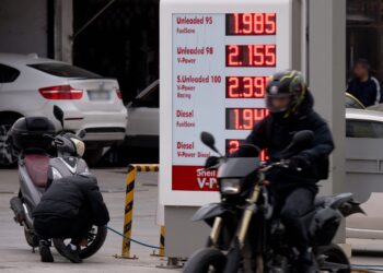 Νευρικότητα στις διεθνείς αγορές - Διακυμάνσεις στις τιμές πετρελαίου