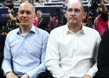 Στην προπόνηση του Ολυμπιακού οι Παναγιώτης και Γιώργος Αγγελόπουλος (video) - www.ertsports.gr