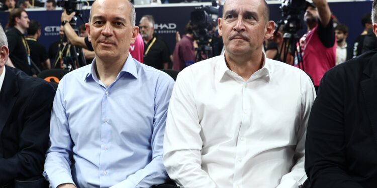 Στην προπόνηση του Ολυμπιακού οι Παναγιώτης και Γιώργος Αγγελόπουλος (video) - www.ertsports.gr