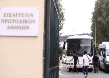 Προφυλακίστηκαν 7 από τους 9 κατηγορούμενους για το κύκλωμα ναρκωτικών στα Βόρεια Προάστια – Αναζητείται ο 21χρονος φερόμενος αρχηγός - ertnews.gr