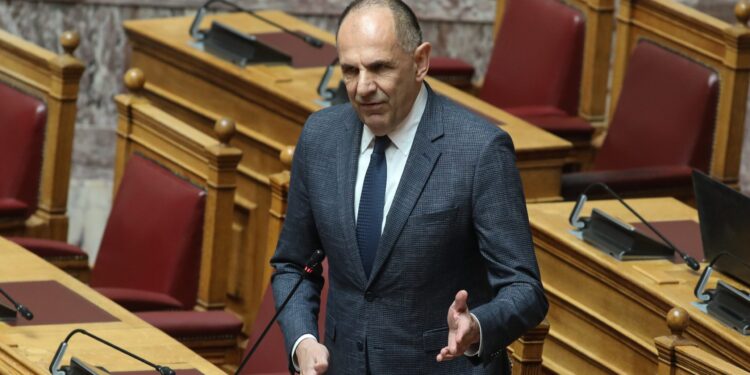 Γεραπετρίτης: Ο όρος του μόνιμου υπηρεσιακού υφυπουργού δεν είναι καινούργιος, υπάρχει στο Σύνταγμα