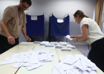 Δημοσκόπηση Opinion Poll: Σταθερή πρωτιά της ΝΔ, δεύτερος ο Τσίπρας
