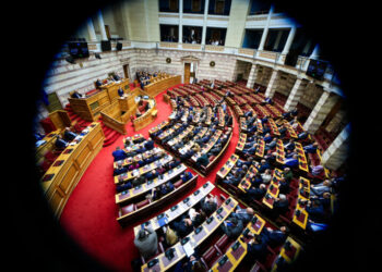 Έντονη κινητικότητα κομμάτων: Αναδιαμορφώνεται ο πολιτικός «χάρτης» – Στο «κόκκινο» κυβέρνηση και αντιπολίτευση
