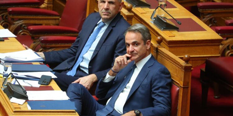 Συνάντηση Μητσοτάκη και Γεραπετρίτη με τον Σαντάμ Χαφτάρ στο Μέγαρο Μαξίμου - ertnews.gr