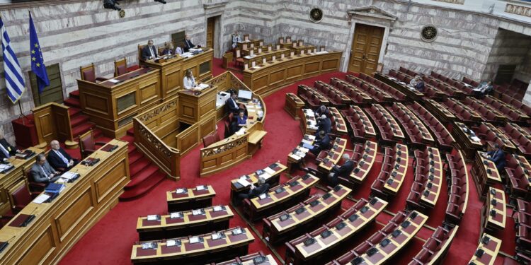 Πολιτική σύγκρουση για την κυβερνητική πορεία και τα αιτήματα «τρίτης ευκαιρίας» - Σφοδρή κριτική από την αντιπολίτευση - ertnews.gr