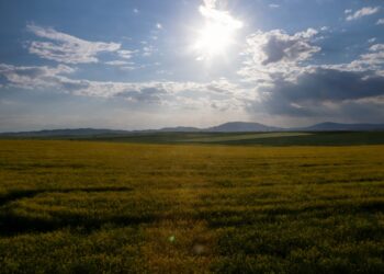 Καιρός: Επιμένει η αστάθεια με καταιγίδες στα ηπειρωτικά, πότε αναμένεται βελτίωση - Πρόγνωση από την Α. Τυράσκη - ertnews.gr