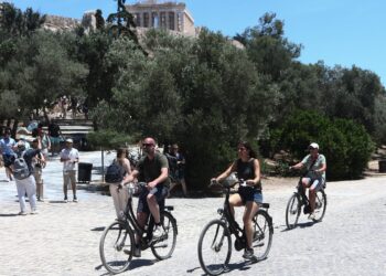 Καιρός: Ηλιοφάνεια με 35άρια, πότε επιστρέφουν οι βροχές - Η πρόγνωση της Όλγας Παπαβγούλη - ertnews.gr