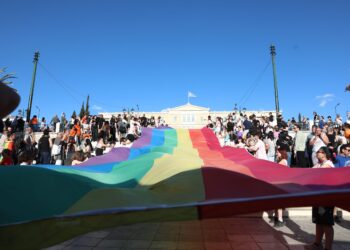 Athens Pride 2026: Γέμισε χρώμα το κέντρο της Αθήνας - Χιλιάδες άνθρωποι έδωσαν δυναμικό παρών - ertnews.gr