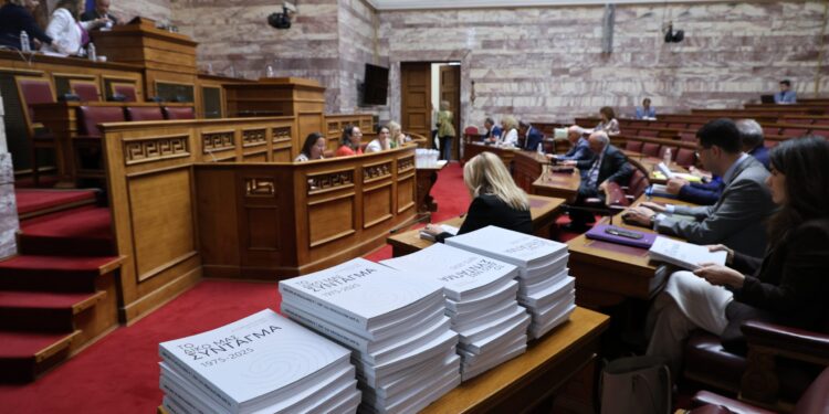 Χωρίς «λευκό καπνό» η συζήτηση για το άρθρο 16 στην επιτροπή της Βουλής