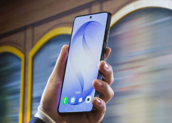 Galaxy S26 Ultra in hand