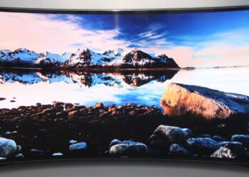 Samsung 1st Curved TV at CES 2013