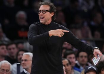 Συνεχίζουν μαζί Χοκς και Κουίν Σνάιντερ - www.ertsports.gr