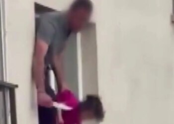 Σκηνές τρόμου στην Άγκυρα: Κρέμασε την 3χρονη κόρη του από το παράθυρο μετά από καυγά με την σύζυγό του, δείτε βίντεο