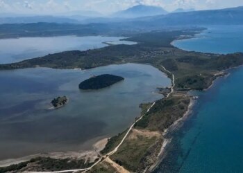 Αλβανία: Εντάλματα σύλληψης για διαφθορά κατά προσώπων που συνδέονται με το τουριστικό σχέδιο της οικογένειας Τραμπ