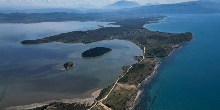 Αλβανία: Εντάλματα σύλληψης για διαφθορά κατά προσώπων που συνδέονται με το τουριστικό σχέδιο της οικογένειας Τραμπ