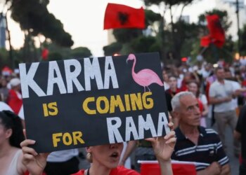 Bloomberg: Ο Ράμα βλέπει «πολιτικό θέατρο» πίσω από τις διαδηλώσεις στην Αλβανία - Στηρίζει τα σχέδια Κούσνερ