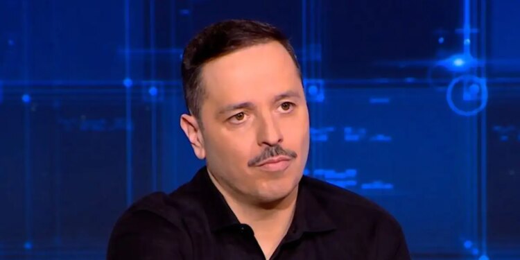 Αλέξανδρος Τσουβέλας για τη σύντροφό του: «Πιστεύω ότι δεν έχουμε παντρευτεί για να μη χωρίσουμε»