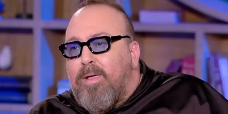 Γιώργος Αλκαίος: «Άμα πω την ιστορία με τη Ρούλα Κορομηλά, έπρεπε κανονικά να μην ξαναπαίξω στην τηλεόραση»