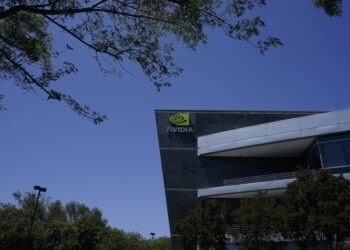 Η Nvidia λανσάρει νέο τσιπ που φέρνει την ΑΙ απευθείας στους προσωπικούς υπολογιστές