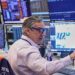 Ισχυρή πτώση στη Wall Street: Μαζικές ρευστοποιήσεις στις μετοχές ΑΙ – Απώλειες άνω του 4% για τον Nasdaq
