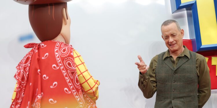 Τομ Χανκς: Η νέα ταινία Toy Story 5 αναδεικνύει τον «τρόμο» του εθισμού των παιδιών στις οθόνες